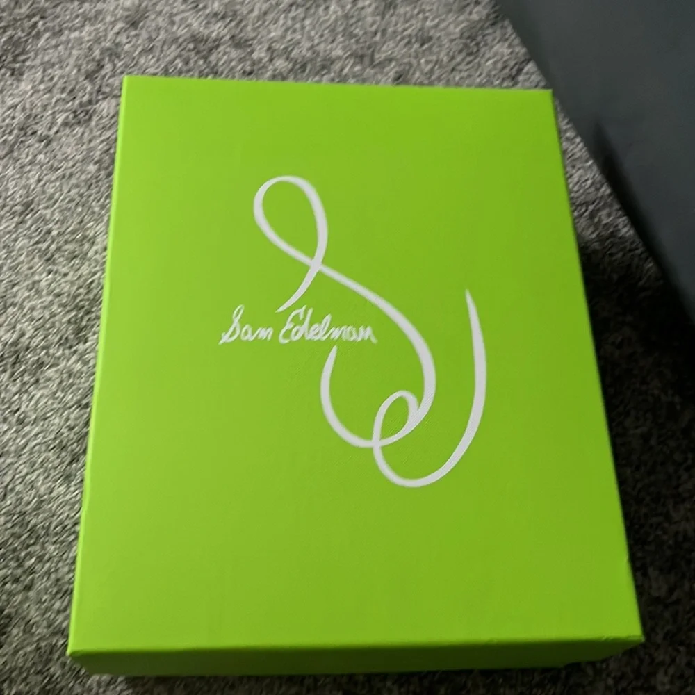 Beautiful sandals - Picture 3 of 5